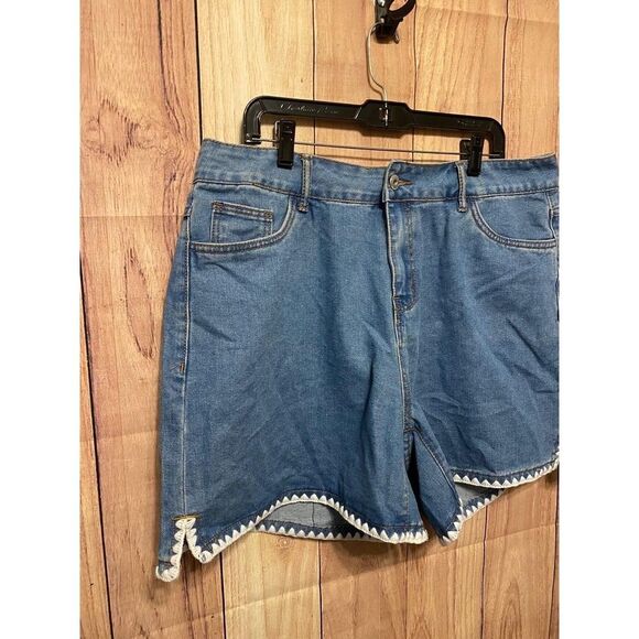 BLOOMCHIC 14 Embroidered Hem Wide-Leg Denim Shorts NWT blue jeans - Picture 5 of 10